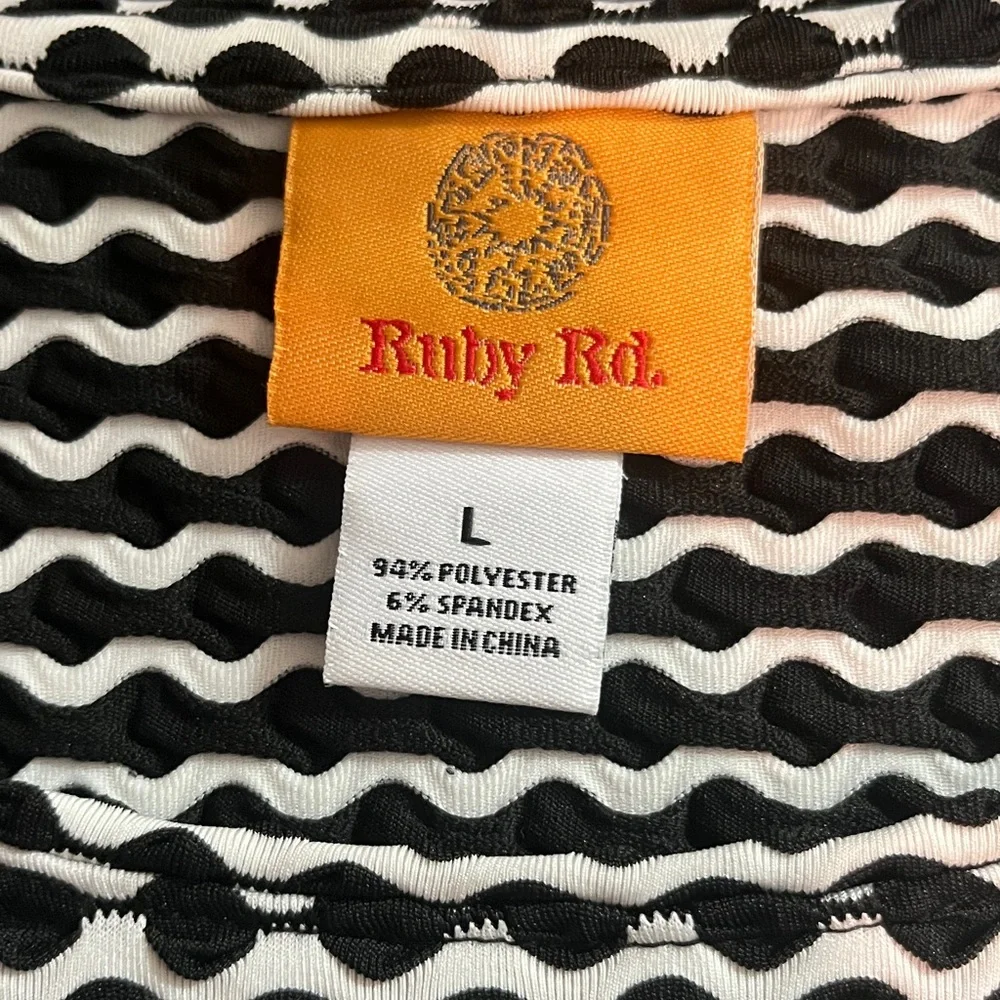 Ruby Rd. black/white top 
Size Large - Picture 3 of 4
